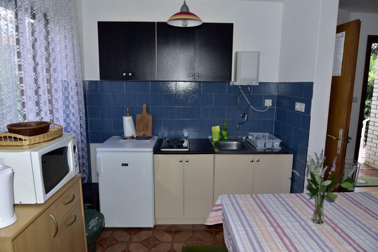 Apartment Palm Tree Малинска Екстериор снимка