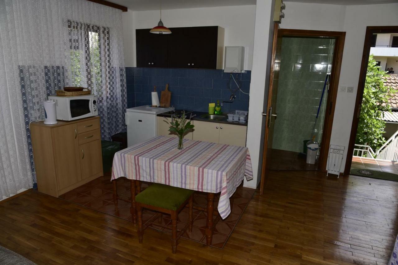 Apartment Palm Tree Малинска Екстериор снимка